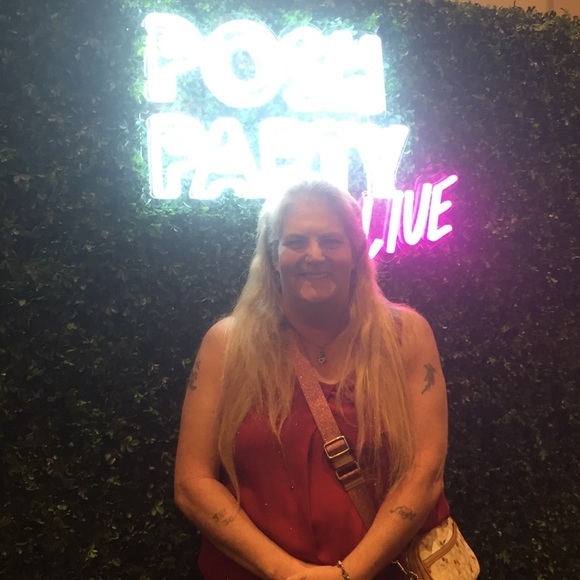 Meet your Posher, Dawn - Picture 2 of 2